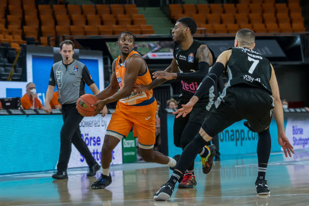 邮报：伊萨克转会窗最后十天迎关键期 利物浦若报1.5亿镑纽卡将放人