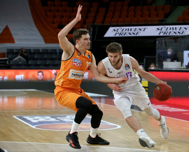 乱对方防线 乱对方防线